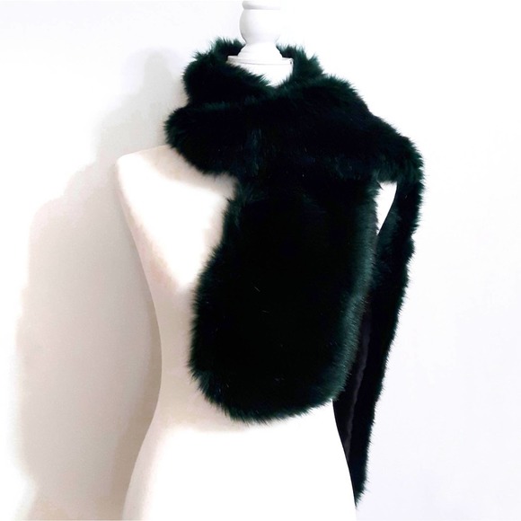 Forever 21 Accessories - Dark green faux fur stole